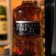 將圖片載入圖庫檢視器 Highland Park 21 Years Old
